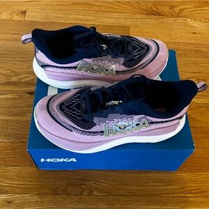 New in Box Women’s HOKA Skyflow Running Shoes, size 8.5 W